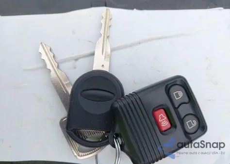 2006 Ford Escape Xlt from USA, damaged, VIN 1FMYU03Z96KB19370